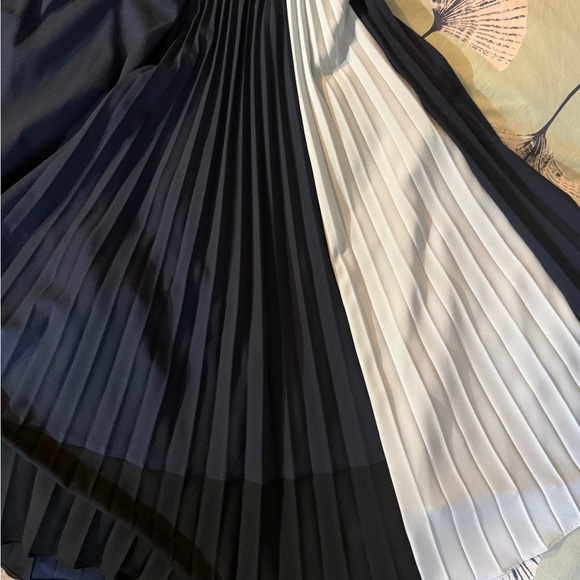 A beautiful skirt/shorts, midi length, can be wear for all occasions - Picture 6 of 7